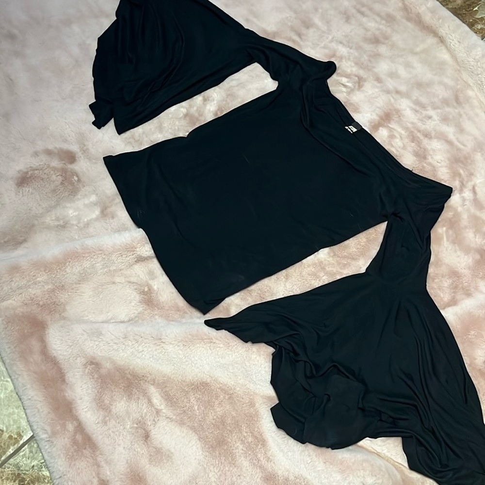 Free people black top fitted, big flowy sleeves size medium
